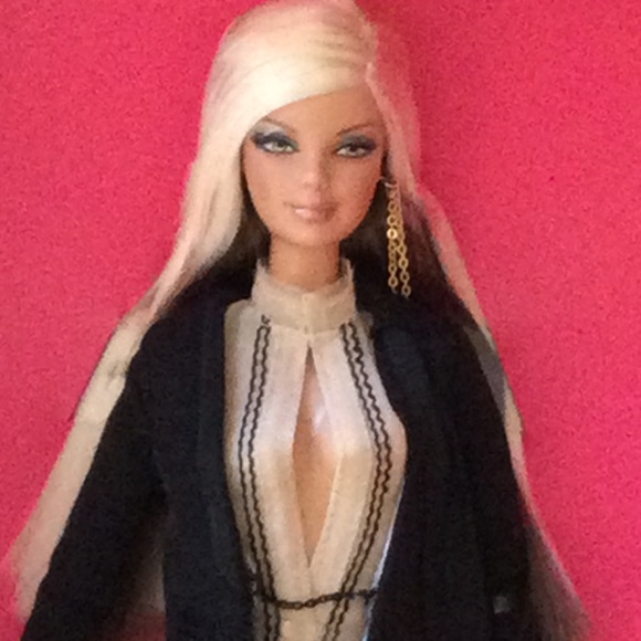MAC Barbie by Mattel - Picture 3 of 14